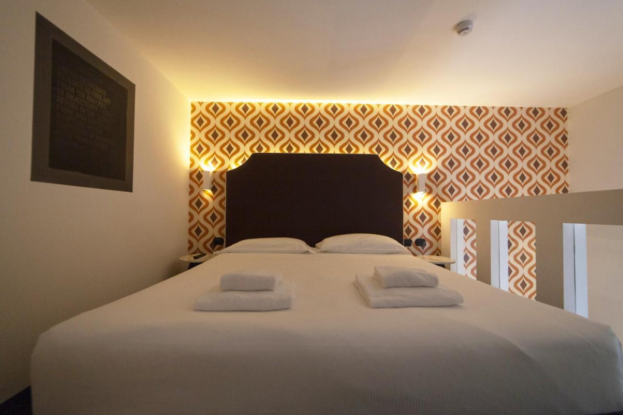 Hotel Al Campanile - Luxury Suites & Apartments Baveno Exteriör bild