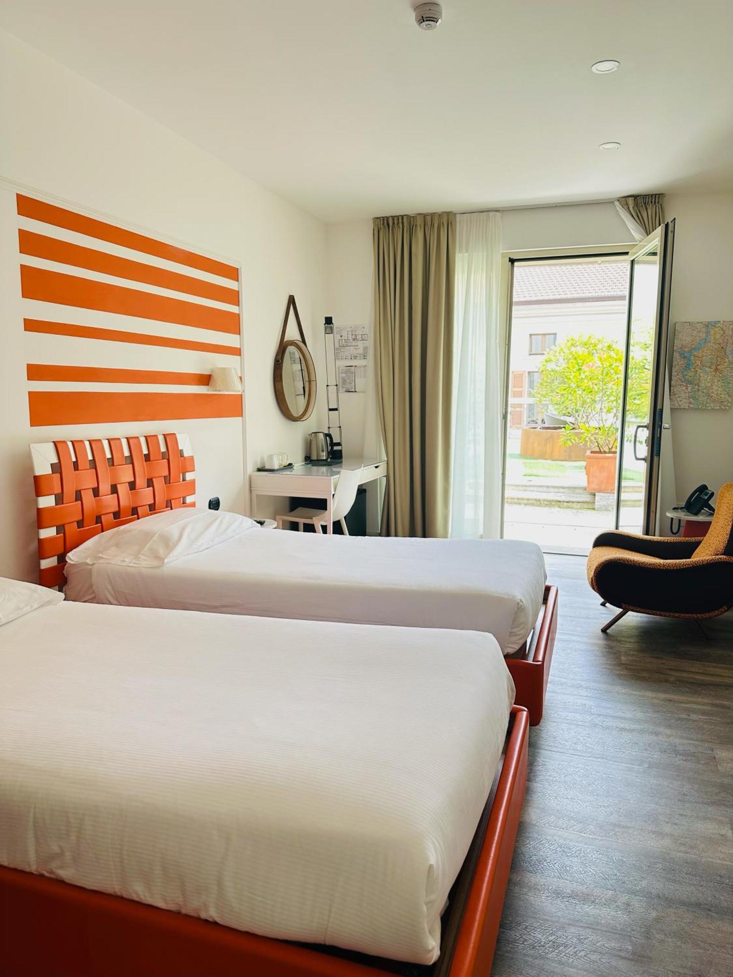 Hotel Al Campanile - Luxury Suites & Apartments Baveno Exteriör bild