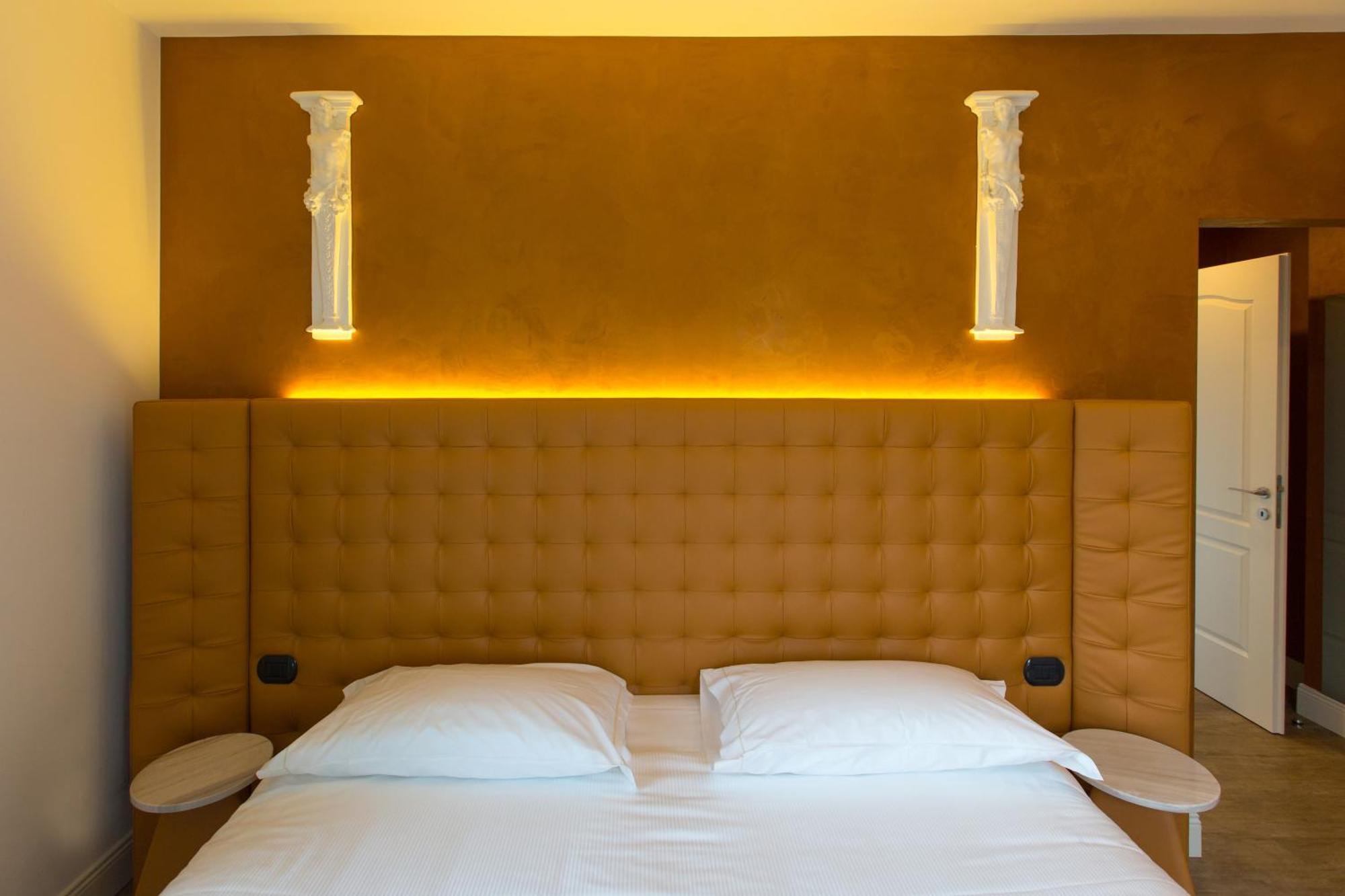 Hotel Al Campanile - Luxury Suites & Apartments Baveno Exteriör bild