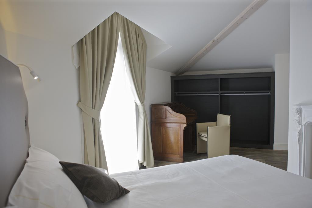 Hotel Al Campanile - Luxury Suites & Apartments Baveno Exteriör bild