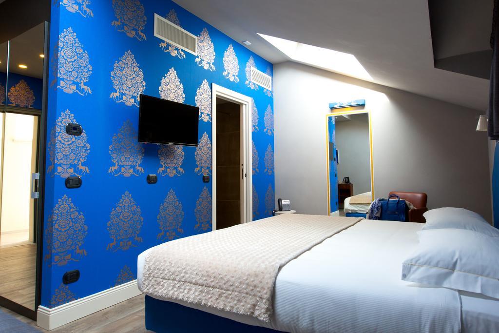 Hotel Al Campanile - Luxury Suites & Apartments Baveno Exteriör bild