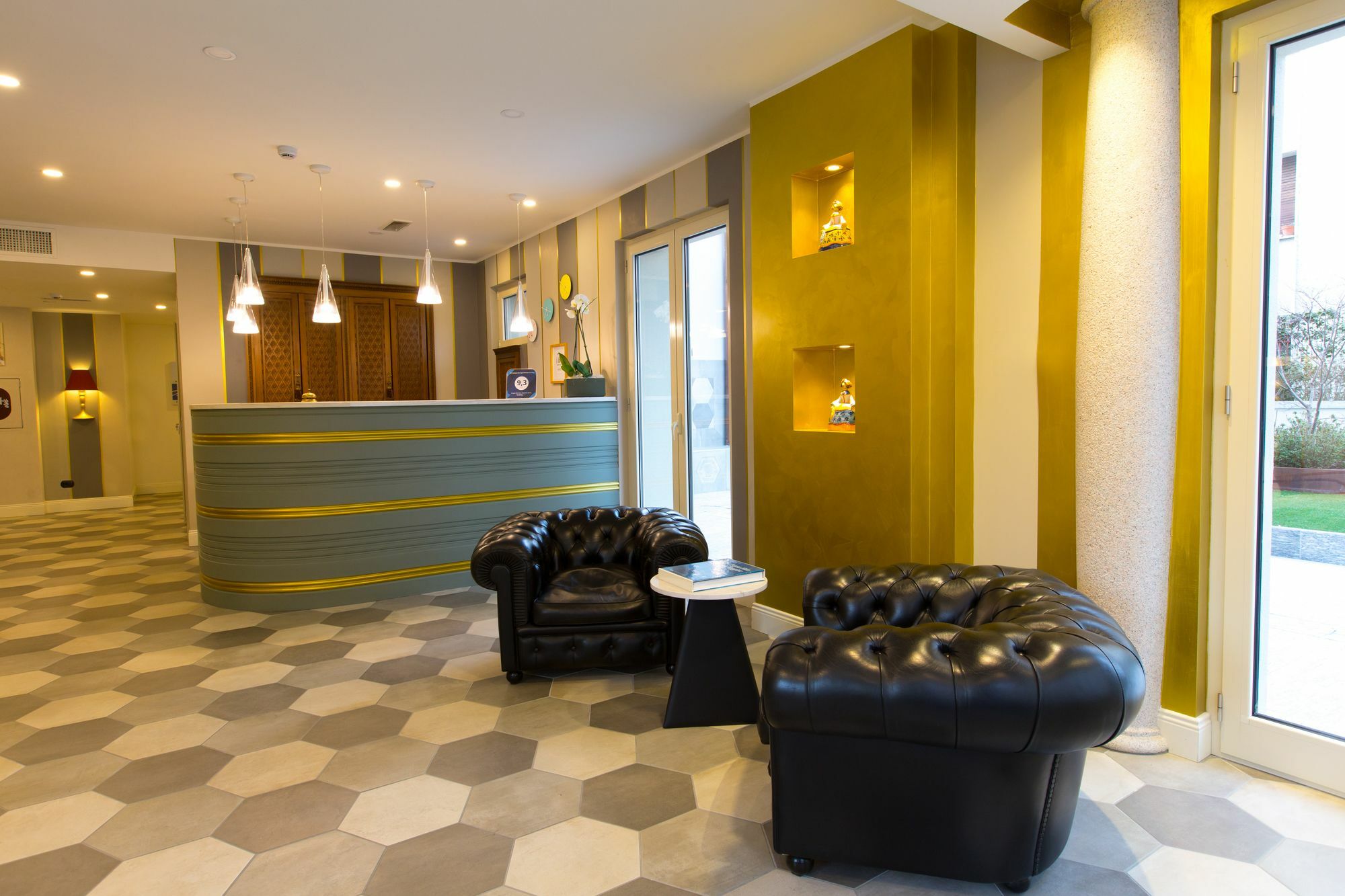 Hotel Al Campanile - Luxury Suites & Apartments Baveno Exteriör bild